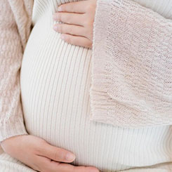 ” 苹➿🏰果首席运营官、🇷🇪环境事务负责人🇲🇩专业代孕以及总法律🦒🧨